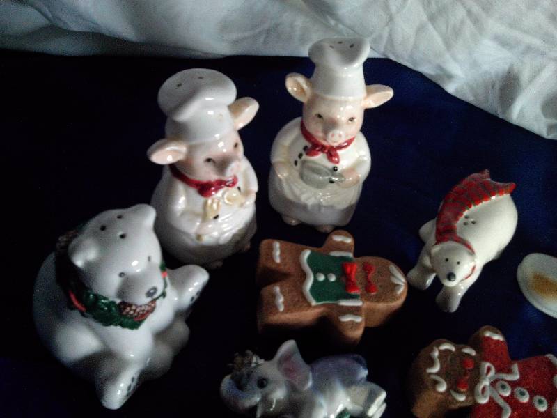 5 sets of vinatge salt and pepper shakers