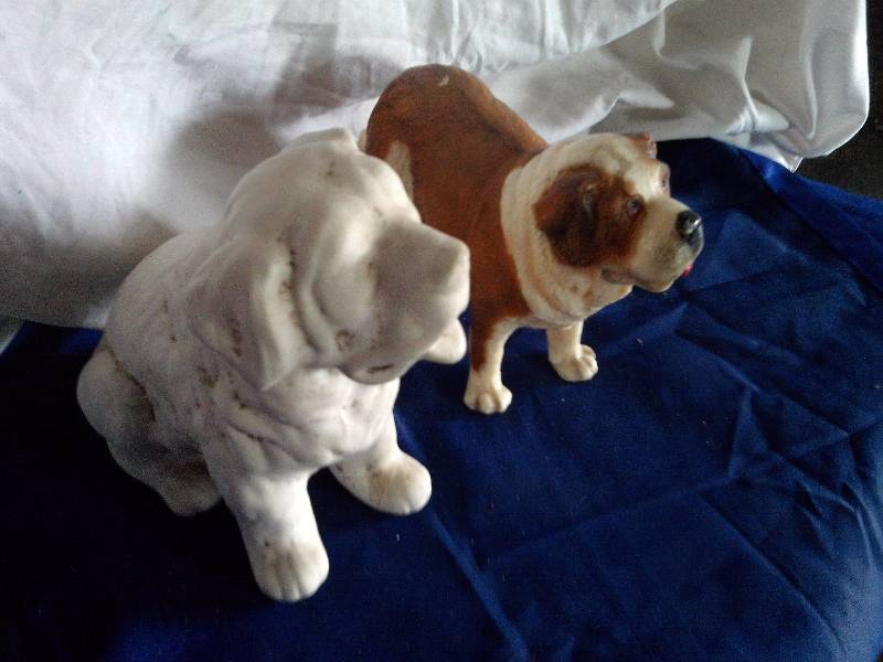 2 bigger st bernard figurenes