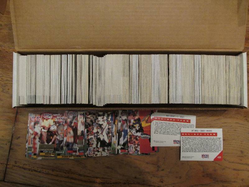 Box of 1991 Pro Set football cards...