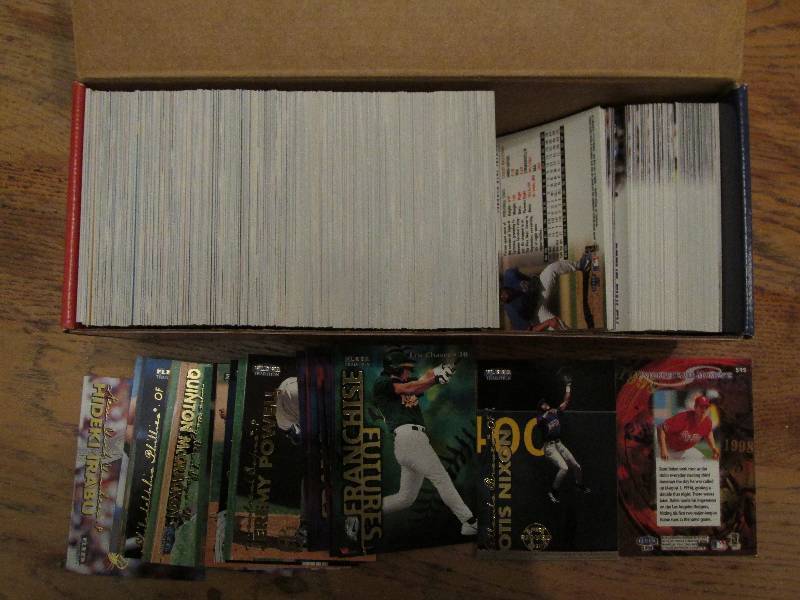 Box of 1999 Fleer Tradition basebal...