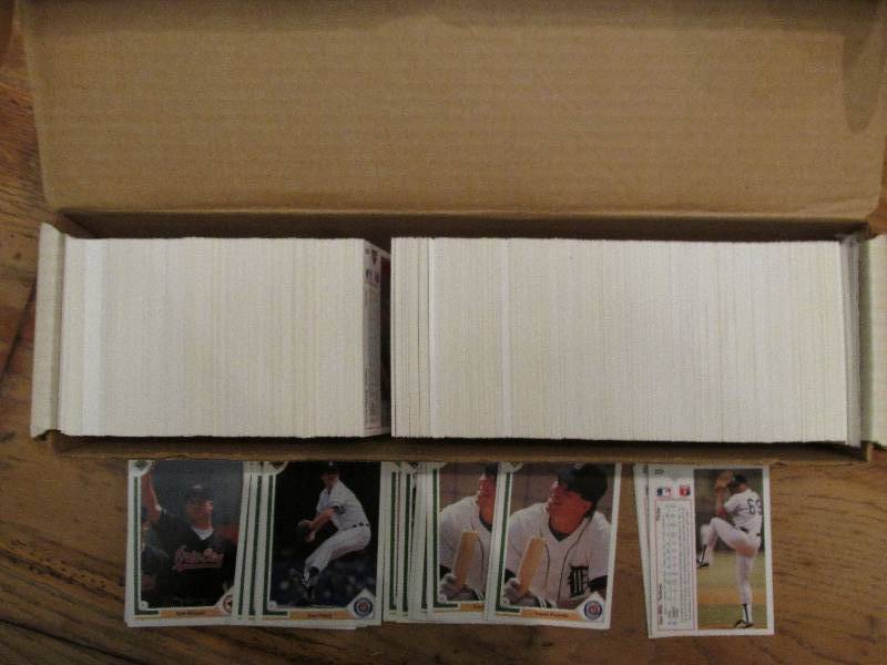 Box of 1991 Upper Deck baseball car...