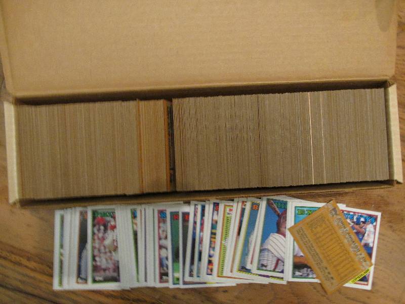 Box of 1988 Topps baseball cards...