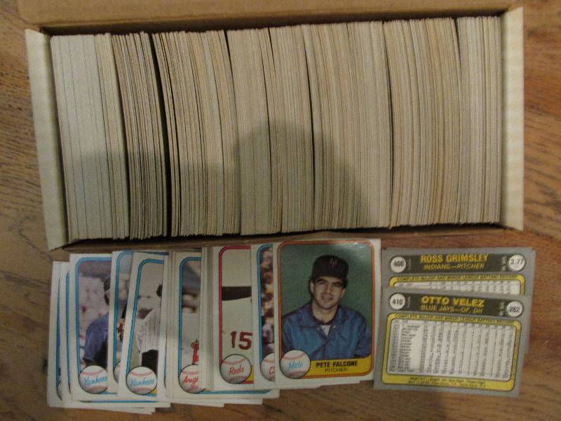 Box of 1981 Fleer baseball cards...