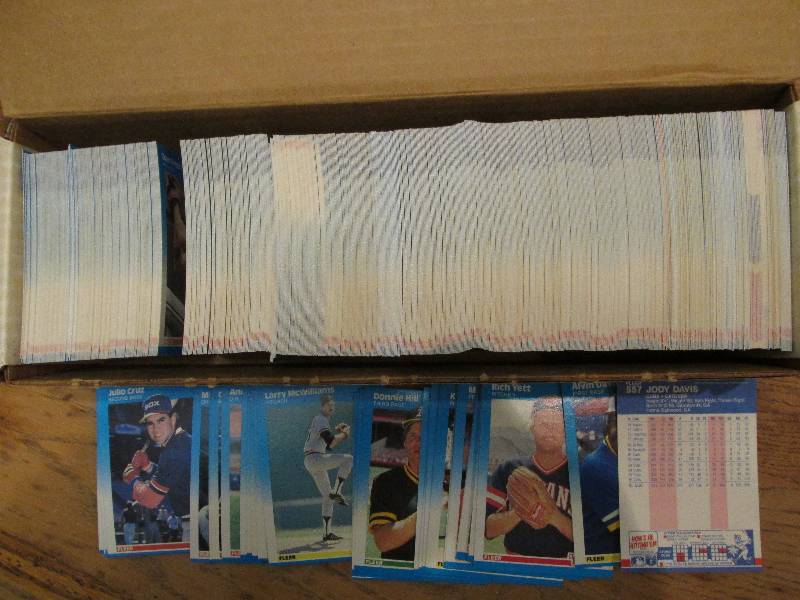 Box of 1987 Fleer baseball cards...