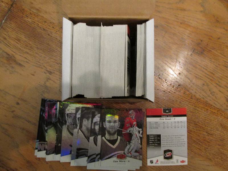 Box of 2006 - 2007 Flair showcase h...