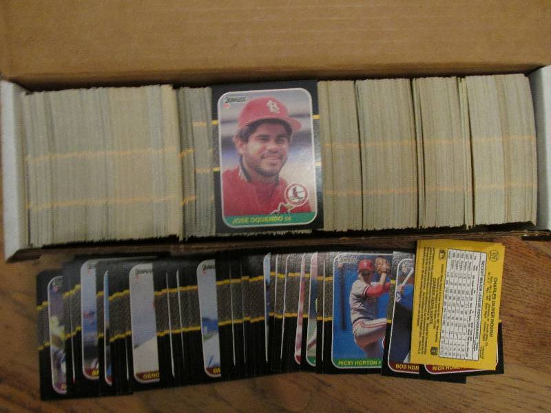 Box of 1987 Donruss baseball cards...
