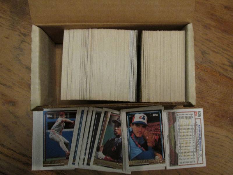 Box of 1992 Topps Gold baseball car...