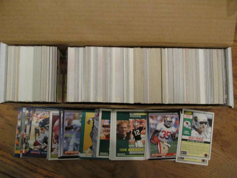 Box of mixed Football cards...