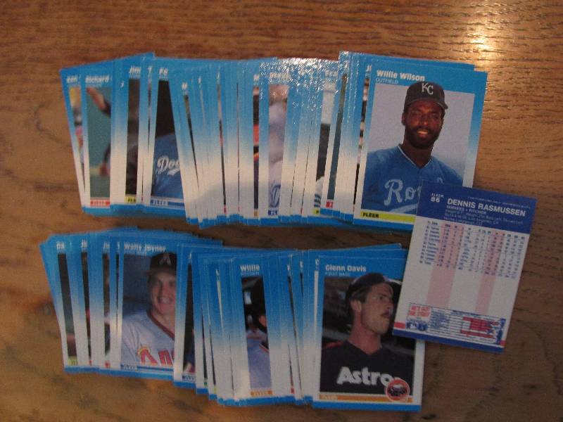 Lot of 1987 Fleer Mini cards...