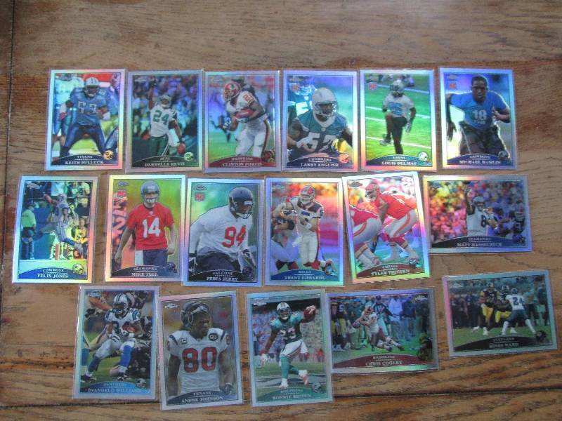 Lot of 2009 Topps Chrome football r...