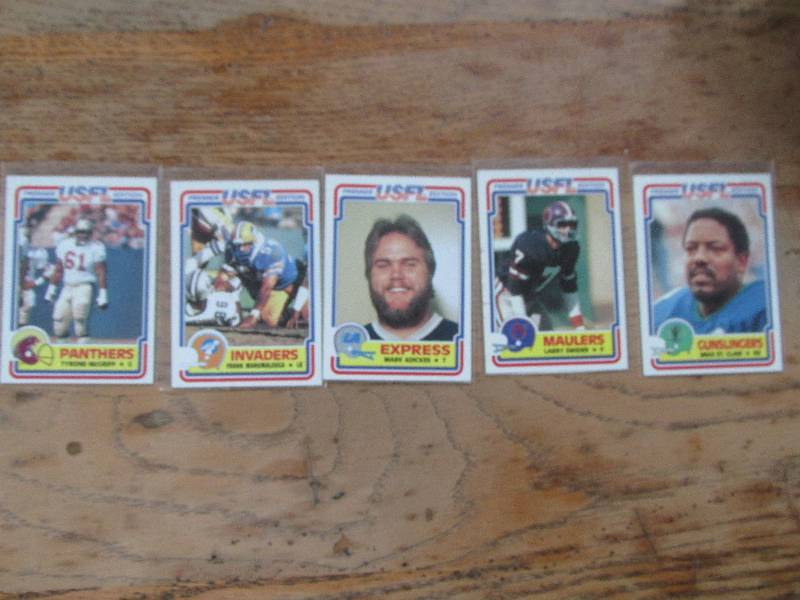 5 1984 Topps USFL football cards...