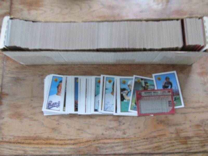 Box of 1989 Bowmann baseball cards...