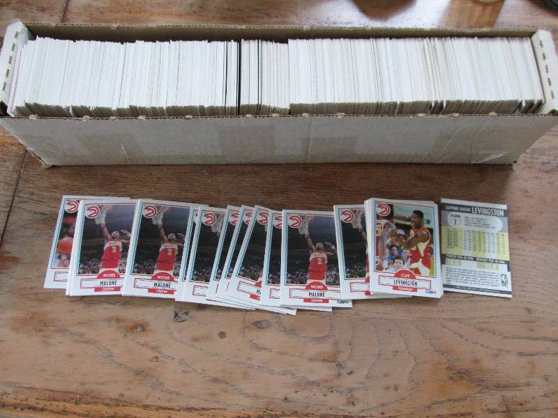 Box of 1990 - 1991 Fleer basketball...