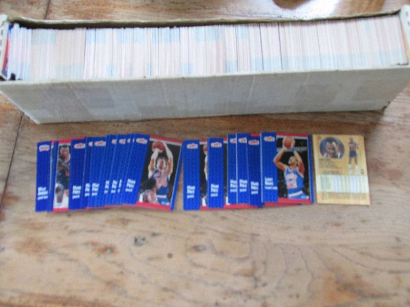 Box of 1991 - 1992 Fleer basketball...