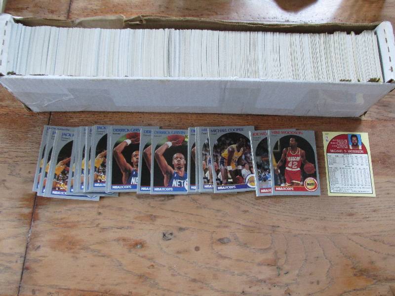 Box of 1990 - 1991 NBA Hoops basket...