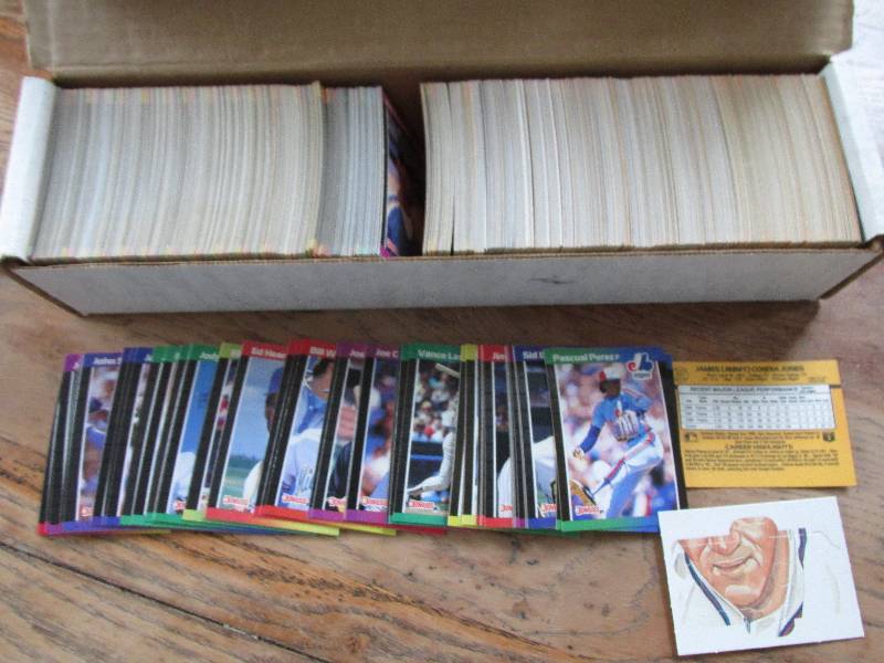 Box of 1989 Donruss baseball cards...