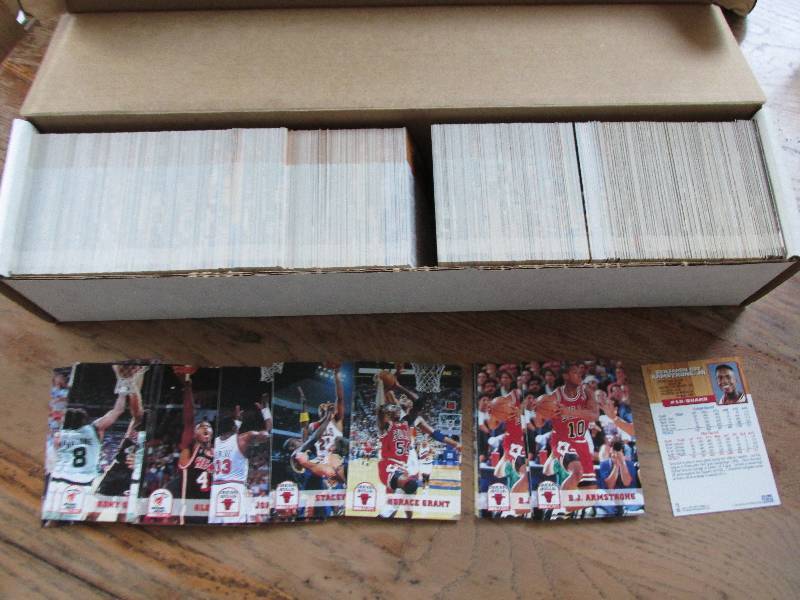 Box of 1993 - 1994 NBA Hoops basket...