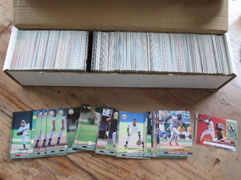 Box of 1992 Fleer Ultra baseball ca...