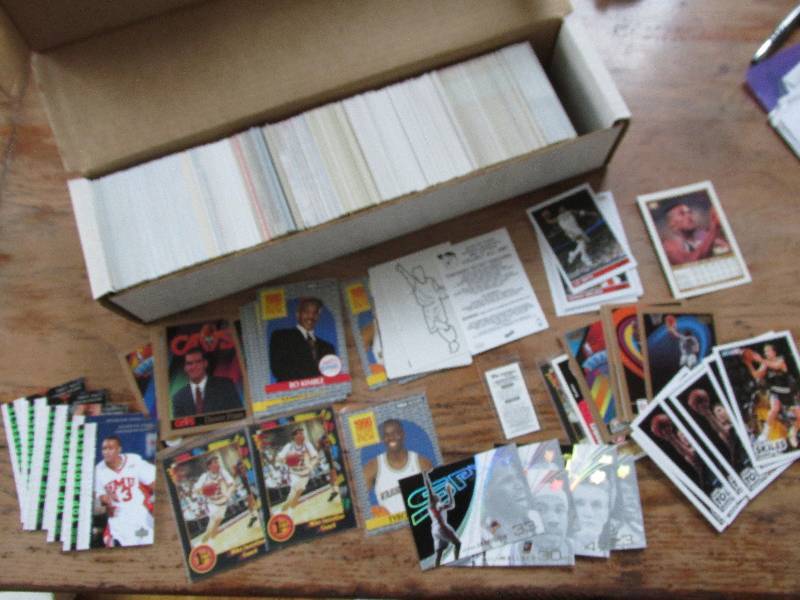 Box of mixed basketball cards...