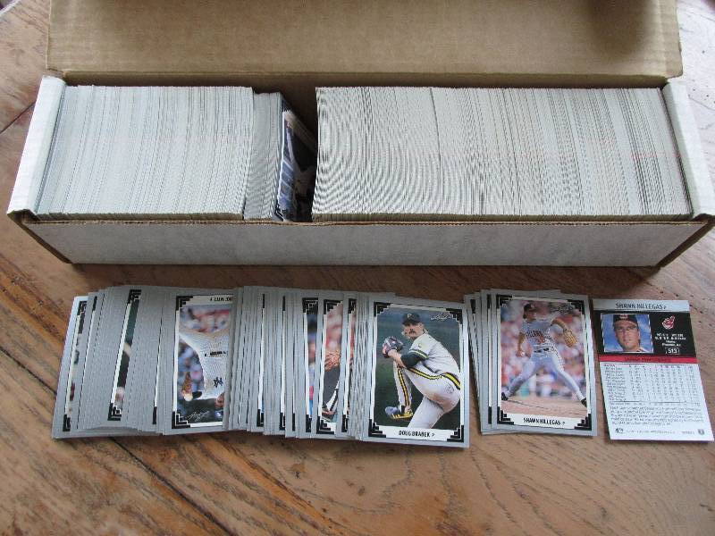 Box of 1991 Leaf Baseball cards...