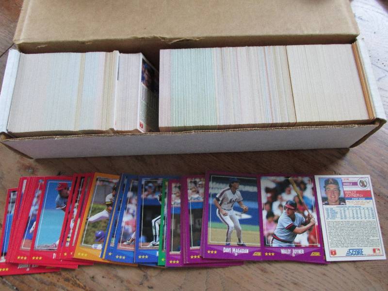 Box of 1988 Score baseball cards...