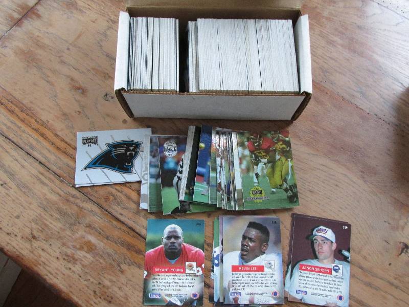 Box of 1994 playoff football cards...