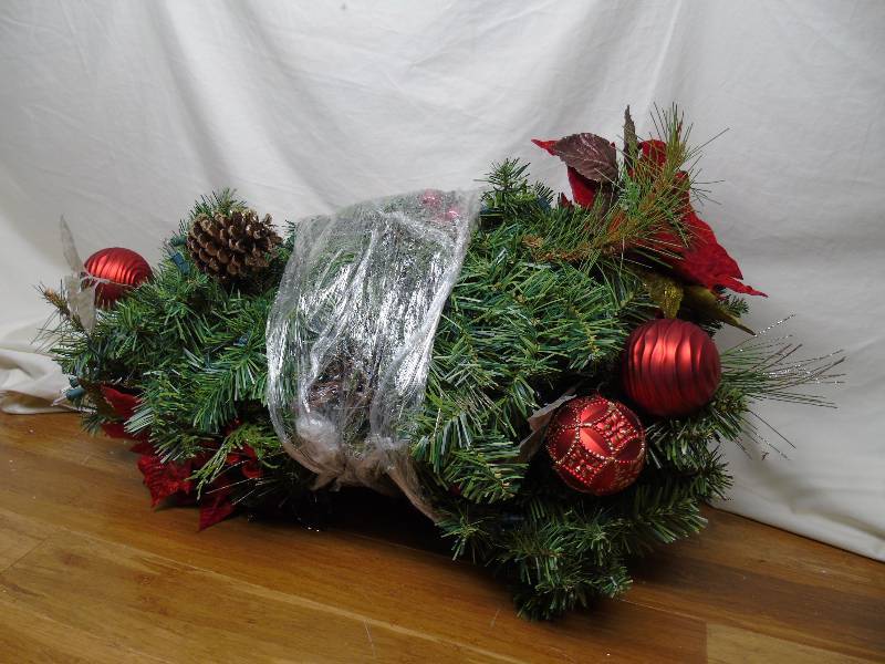 Kirkland Pre-Lit Classic Poinsettia Garland, 6 ft.