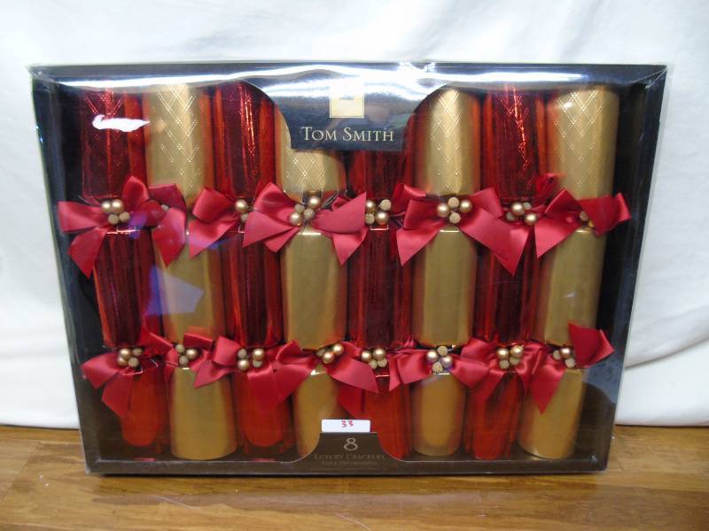 Tom Smith Christmas Crackers (Surprise Gifts)