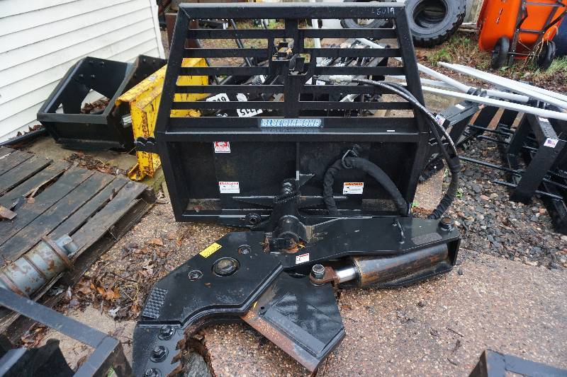 lot 8 image: Blue Diamond Brand Model 128005 Universal Mount Bobcat Skid Loader Skid Steer Hydraulic Tree Sheer Attachment