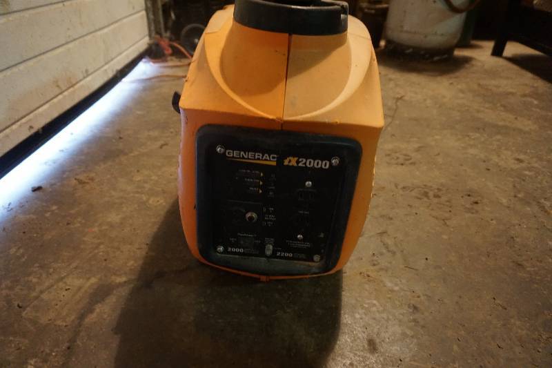 lot 29 image: Generac Model IX 2000 Gas Powered Generator
