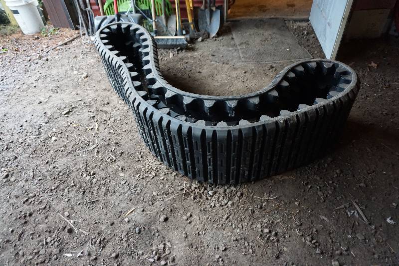 lot 31 image: Loegering Brand Model 401717 Bobcat Skid Loader Skid Steer Rubber Track