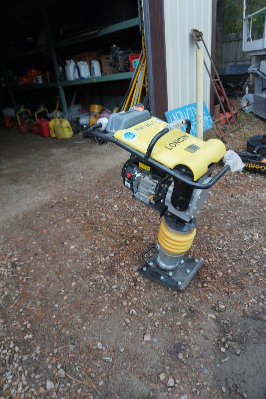 lot 22 image: Loncin Model RM196LC Jumping Jack Plate Packer