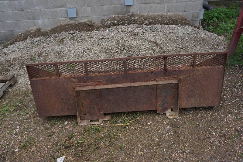 lot 34 image: Universal Mount Bobcat Skid Loader Skid Steer 7 SnowMulch Bucket
