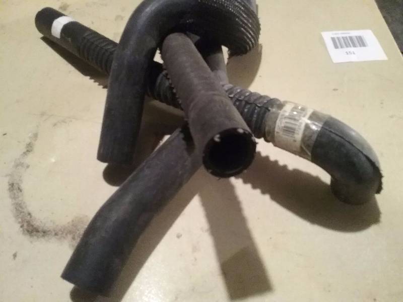 1 14 - 1 12 Diameter Curved Radiator Hoses