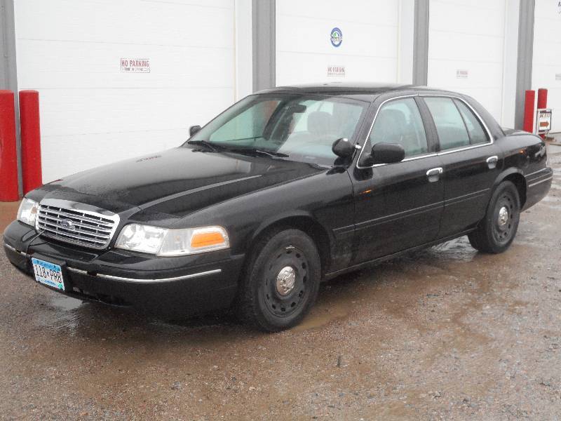 lot 3 image: 2004 Ford Crown Victoria Police Int...