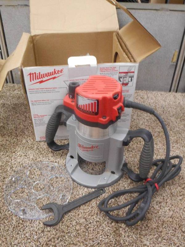 Like New Milwaukee 5625-20 Heavy Du...