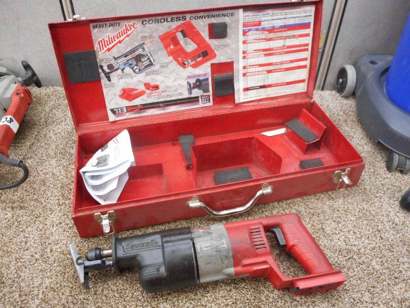 Milwaukee Heavy Duty Sawzall With S...