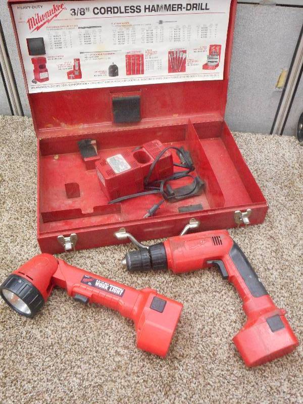 Milwaukee Cordless Tool Set With St...