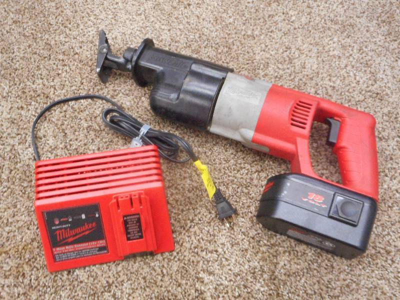 Milwaukee 18Volt Sawzall With Batte...