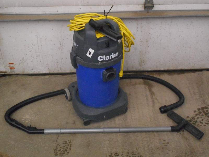 Clarke Summit Rolling Vacuum With H...