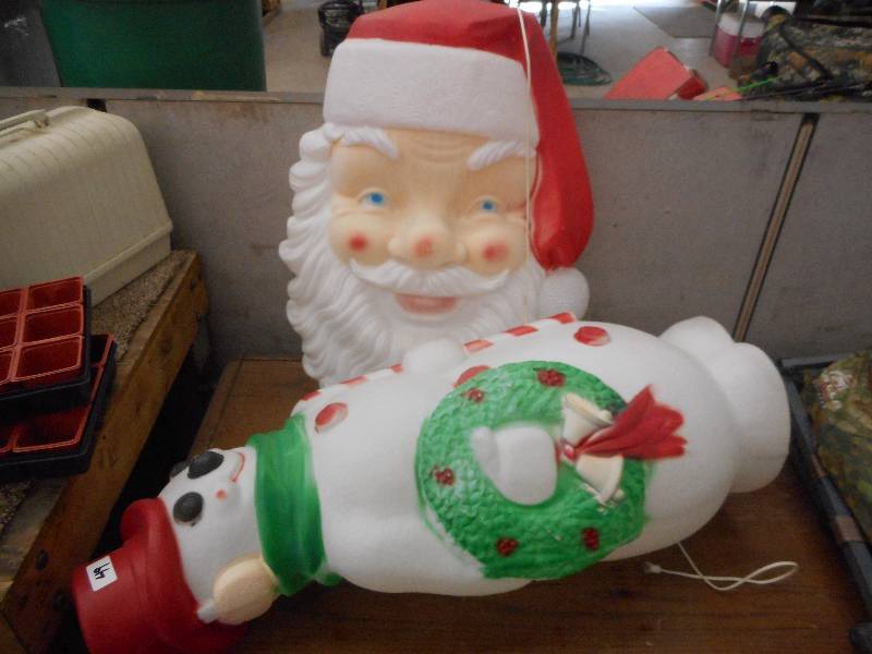 (1) Lighted Santa & (1) Lighted Sno...
