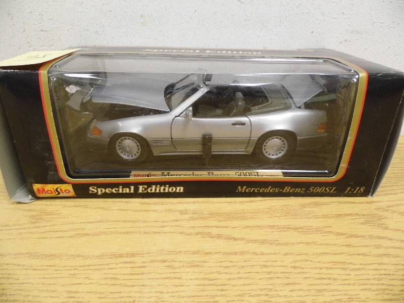 Diecast 118 Scale - 1989 Mercedes-Benz 500SL