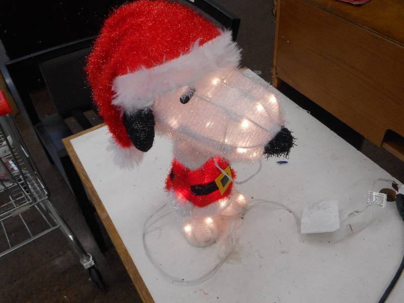 SNOOPY LIGHTED CHRISTMAS DECORATION
