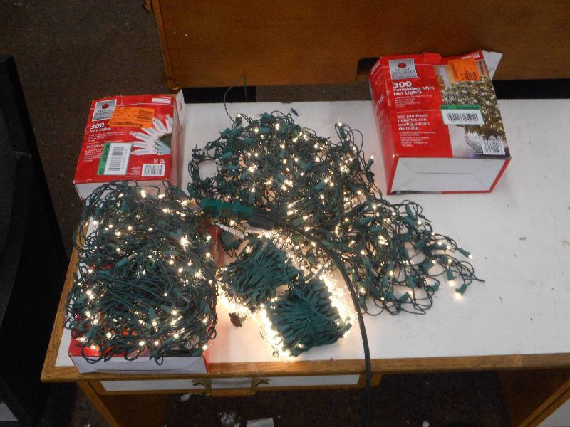 750 CHRISTMAS LIGHTS 3 BOXES