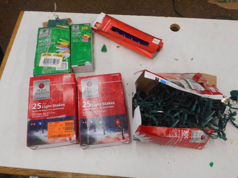 CHRISTMAS LIGHTS & DECOR LOT