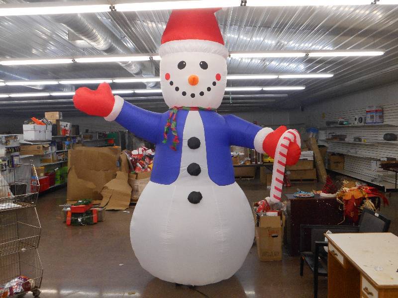 ALCOVE 12 FOOT INFLATABLE SNOWMAN