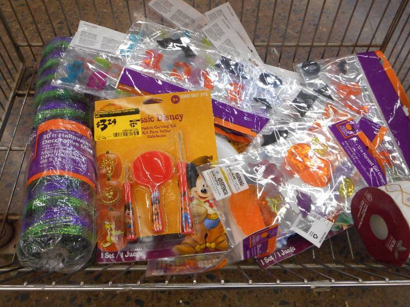 LOT OF MISCELLANEOUS HALLOWEEN AND THANKSGIVING ORNAMNENTS