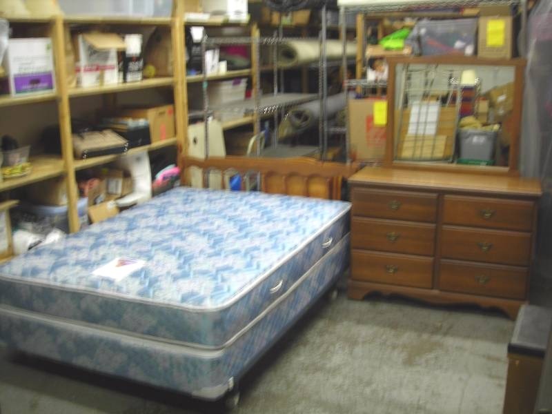 Full Size Bed Sealy, Box Spring, Headboard with Rails, 6 Drawer Dresser With Mirror 45 x 16 x 32T