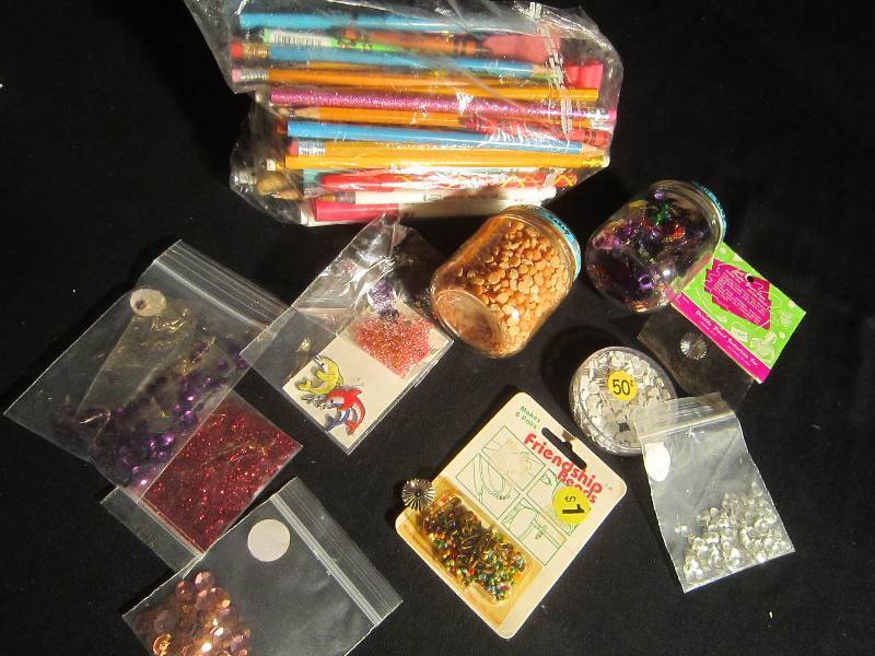 LOT - Crafts & Lot of Markers, Pens and Pencils