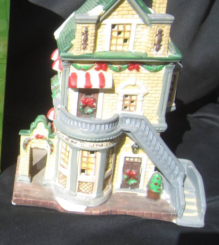 Santas Workbench London Links Townehouse Christmas House with Box - Collectible Victorian Series